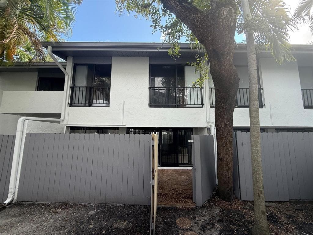 19428 NE 26th Avenue 103b, Miami, FL 33180 — photo 13 of 50