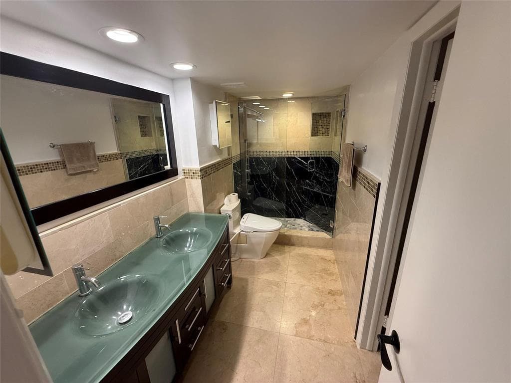 19428 NE 26th Avenue 103b, Miami, FL 33180 — photo 28 of 50