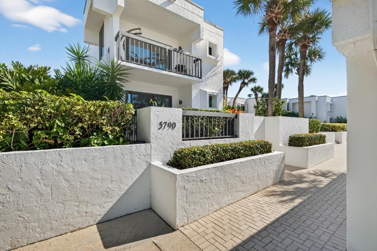 5790 Jimmy Buffett Mem Highway, Vero Beach, FL 32963 — photo 1 of 22