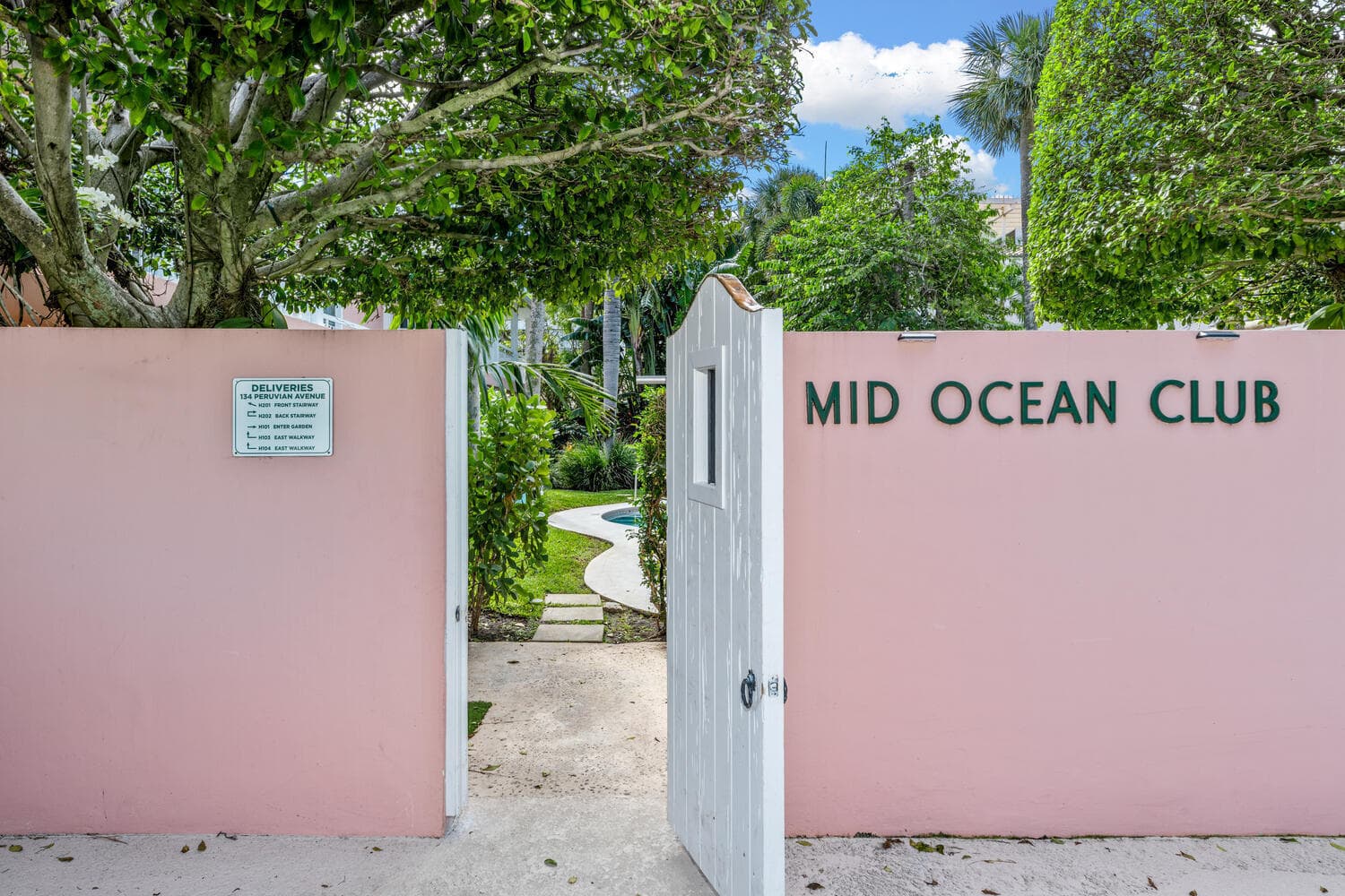 134 Peruvian Avenue 104, Palm Beach, FL 33480 — photo 1 of 20