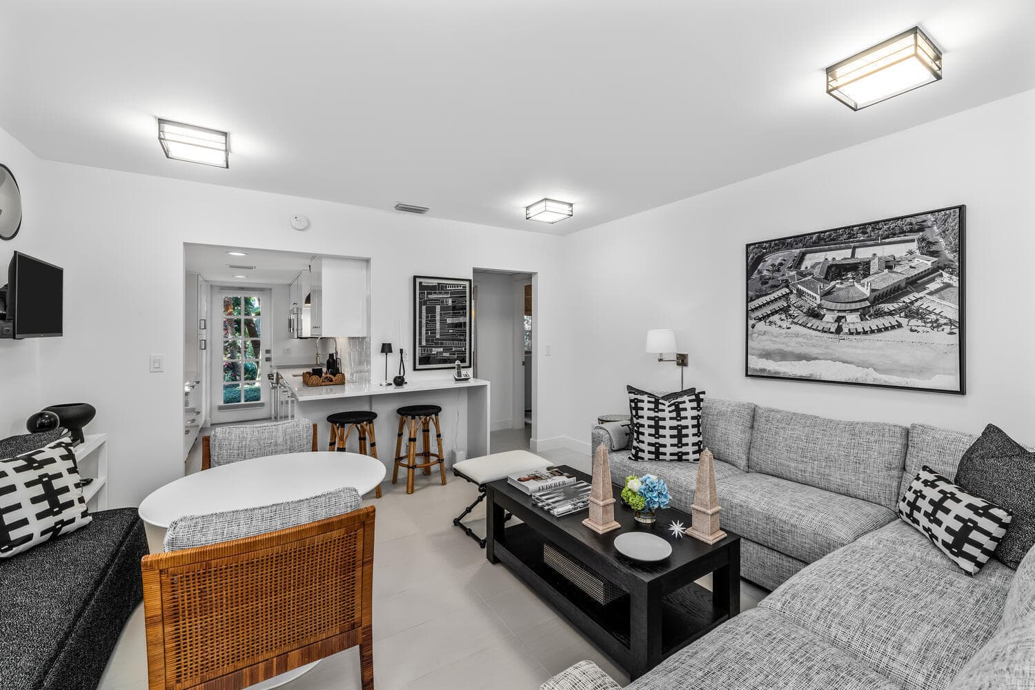 134 Peruvian Avenue 104, Palm Beach, FL 33480 — photo 7 of 20