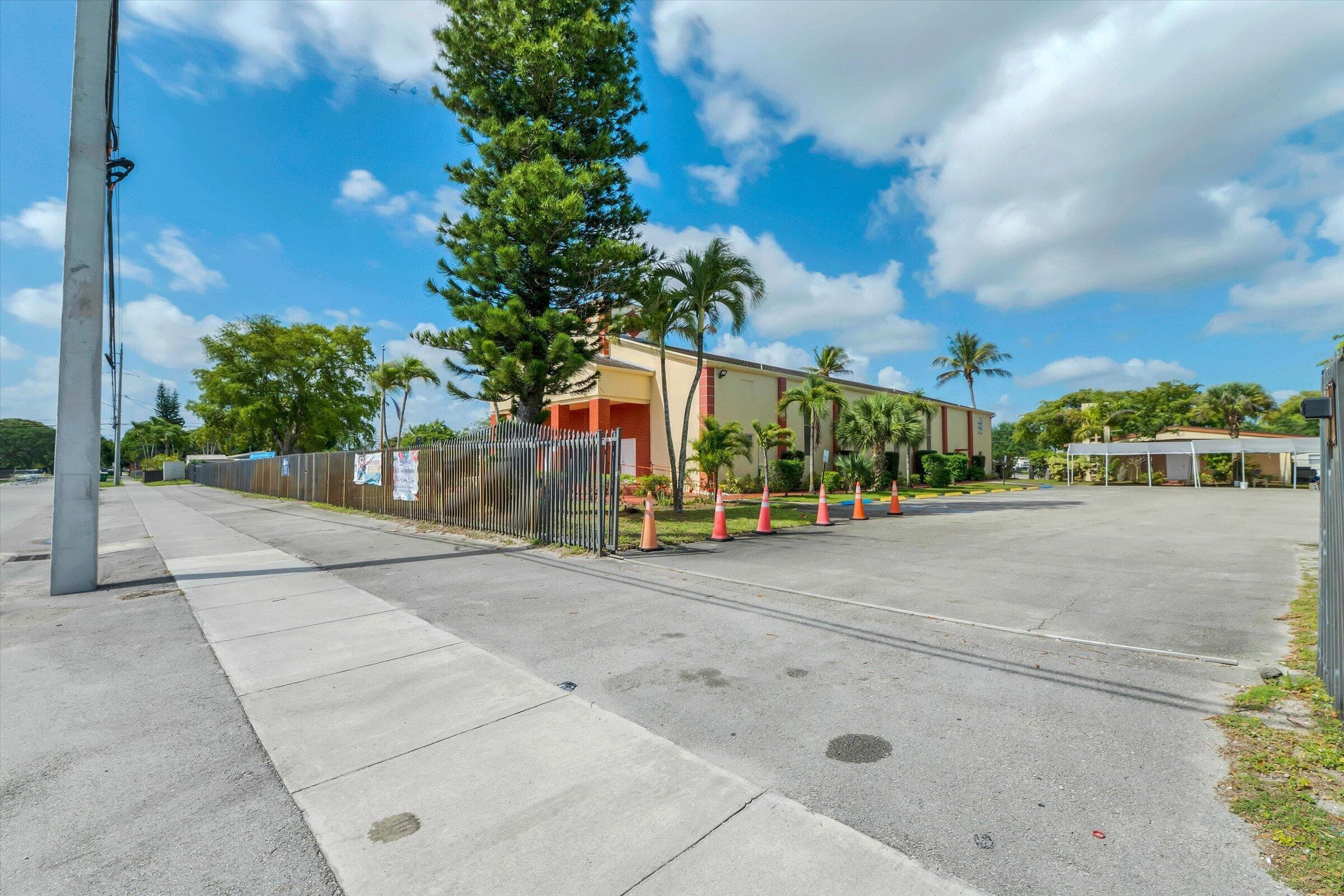 4101 SW 61st Avenue, Davie, FL — photo 1 of 104