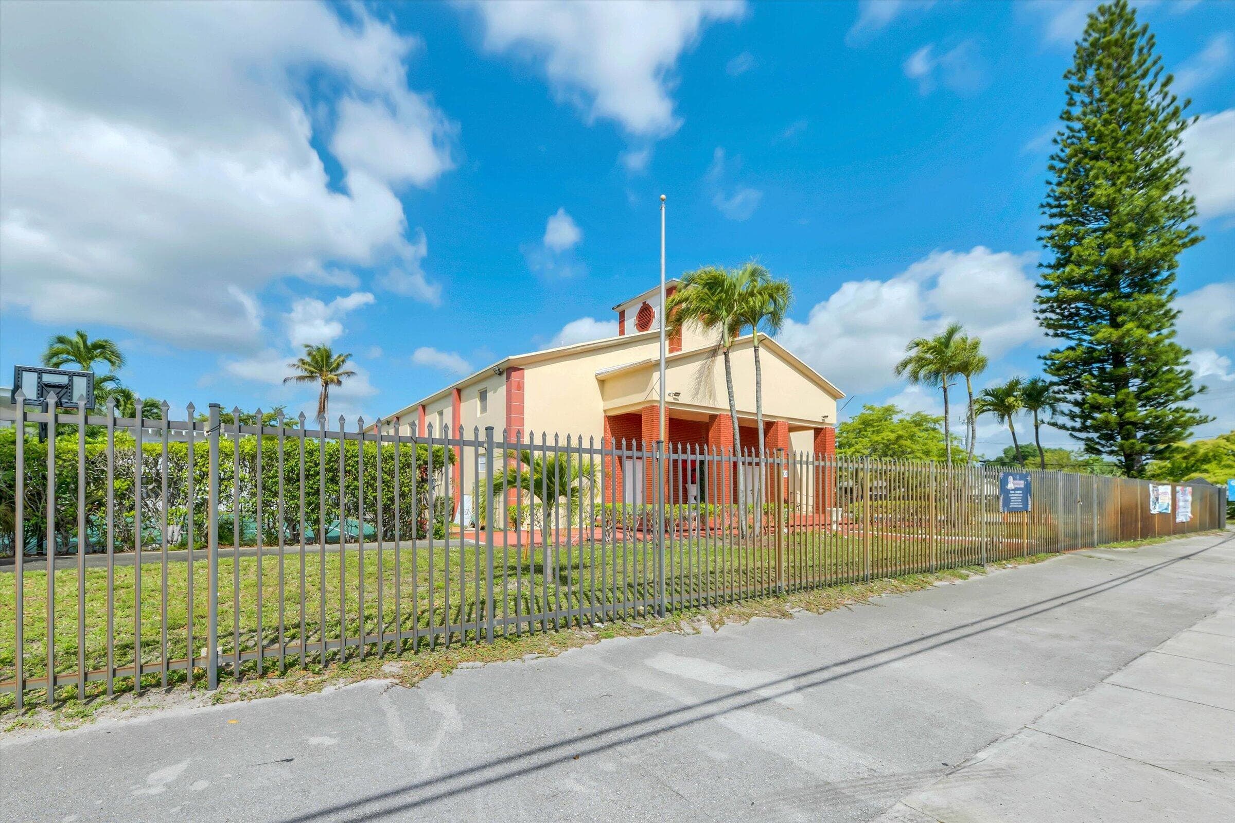 4101 SW 61st Avenue, Davie, FL — photo 4 of 104