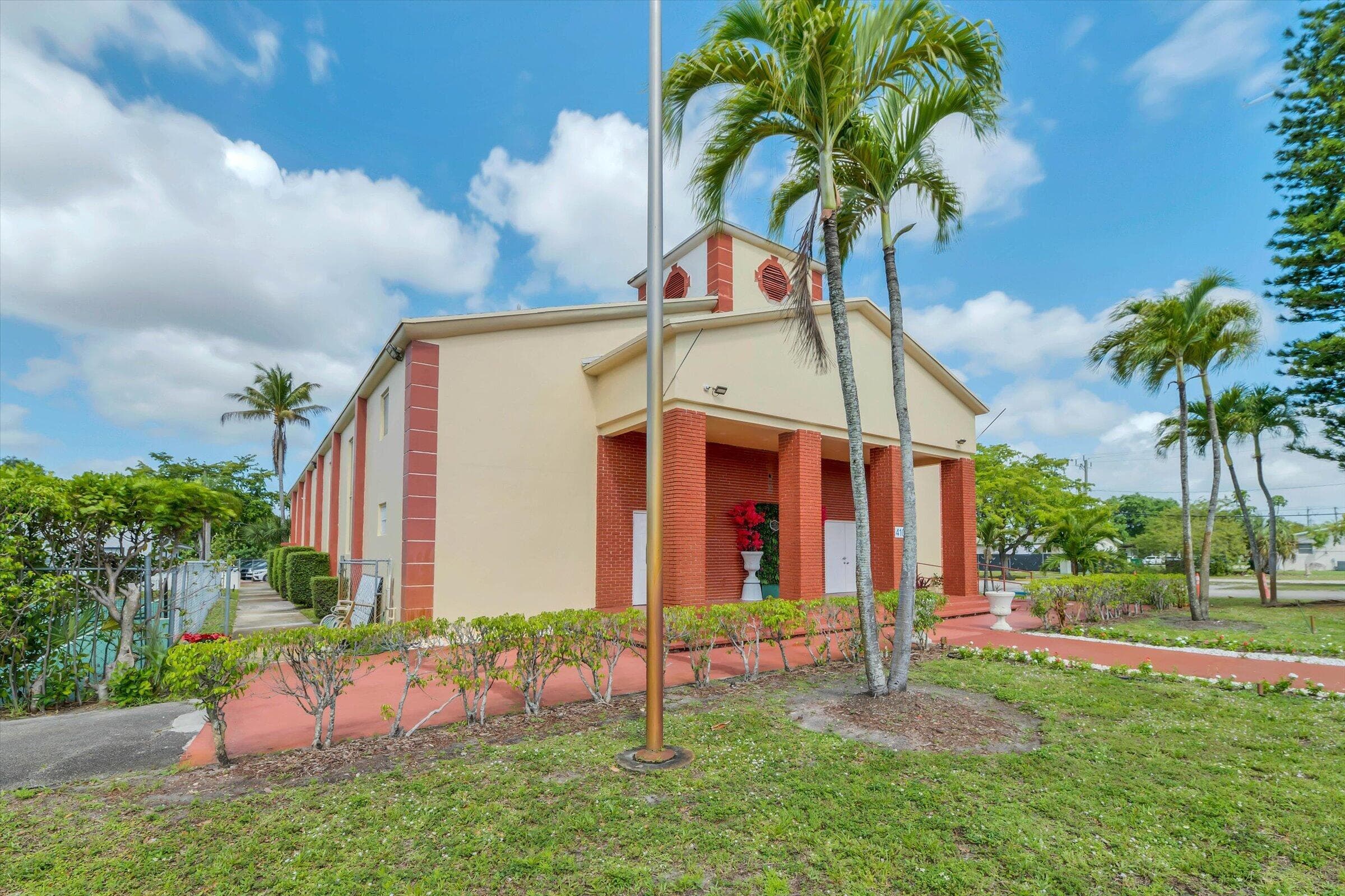 4101 SW 61st Avenue, Davie, FL — photo 9 of 104