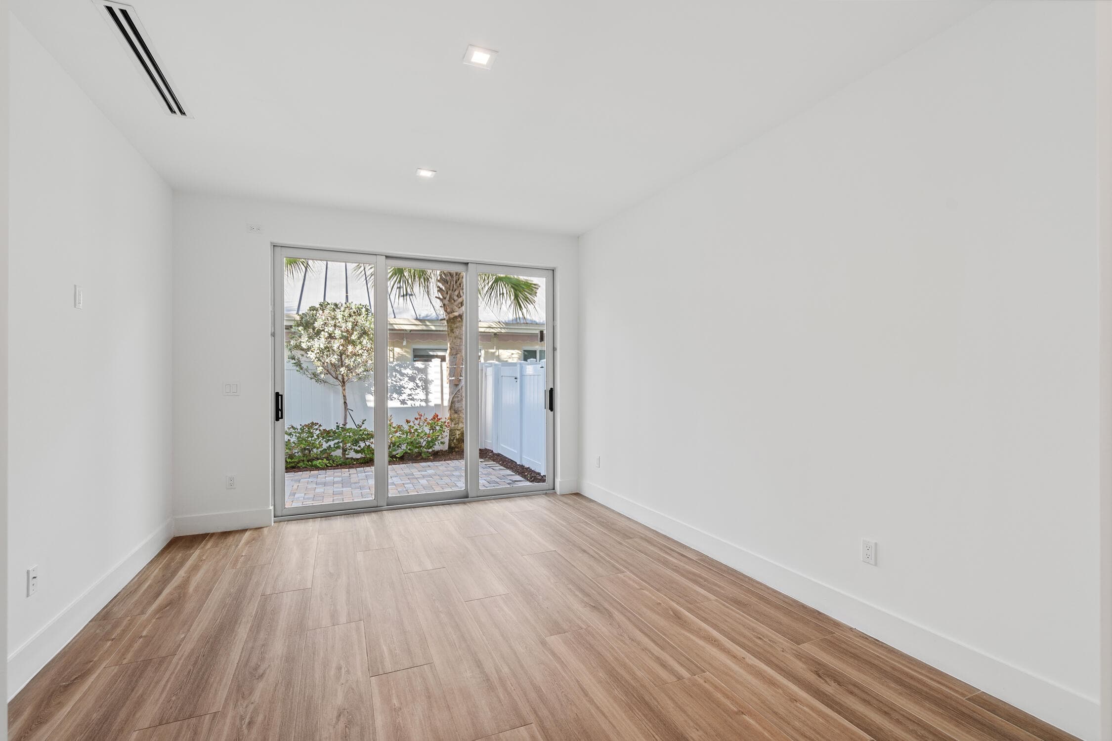 11 SE 11th Avenue, Fort Lauderdale, FL 33301 — photo 11 of 26