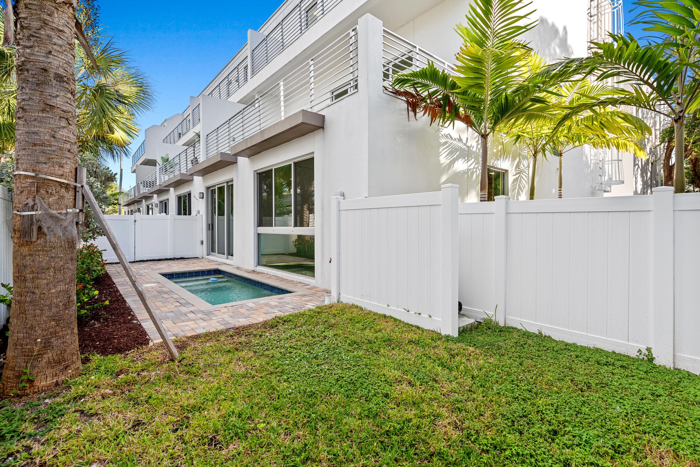 11 SE 11th Avenue, Fort Lauderdale, FL 33301 — photo 17 of 26