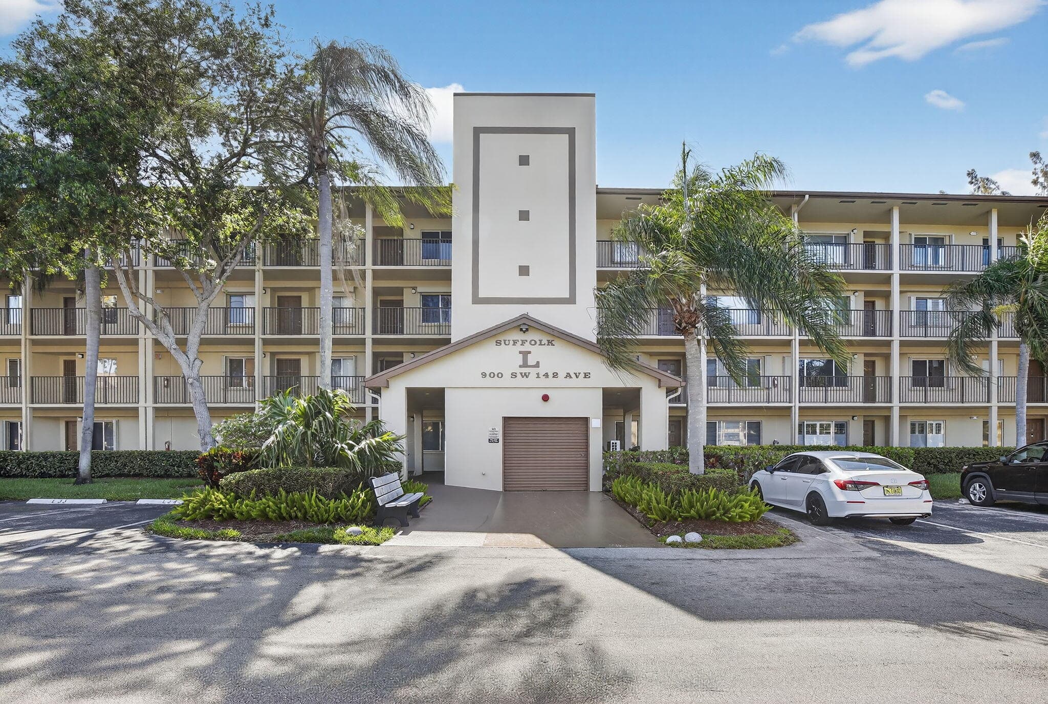 900 SW 142nd Avenue 305l, Pembroke Pines, FL 33027 — photo 1 of 37
