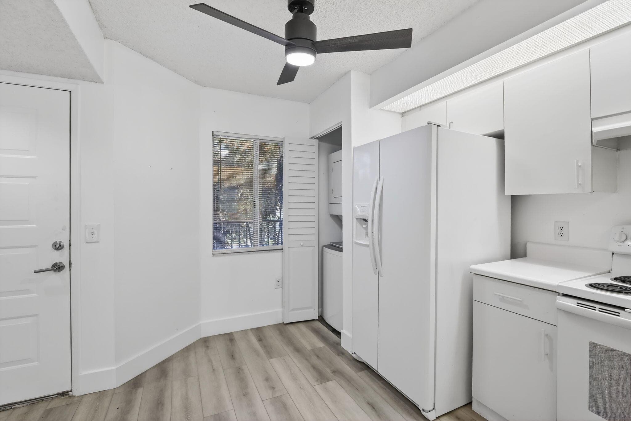 900 SW 142nd Avenue 305l, Pembroke Pines, FL 33027 — photo 6 of 37