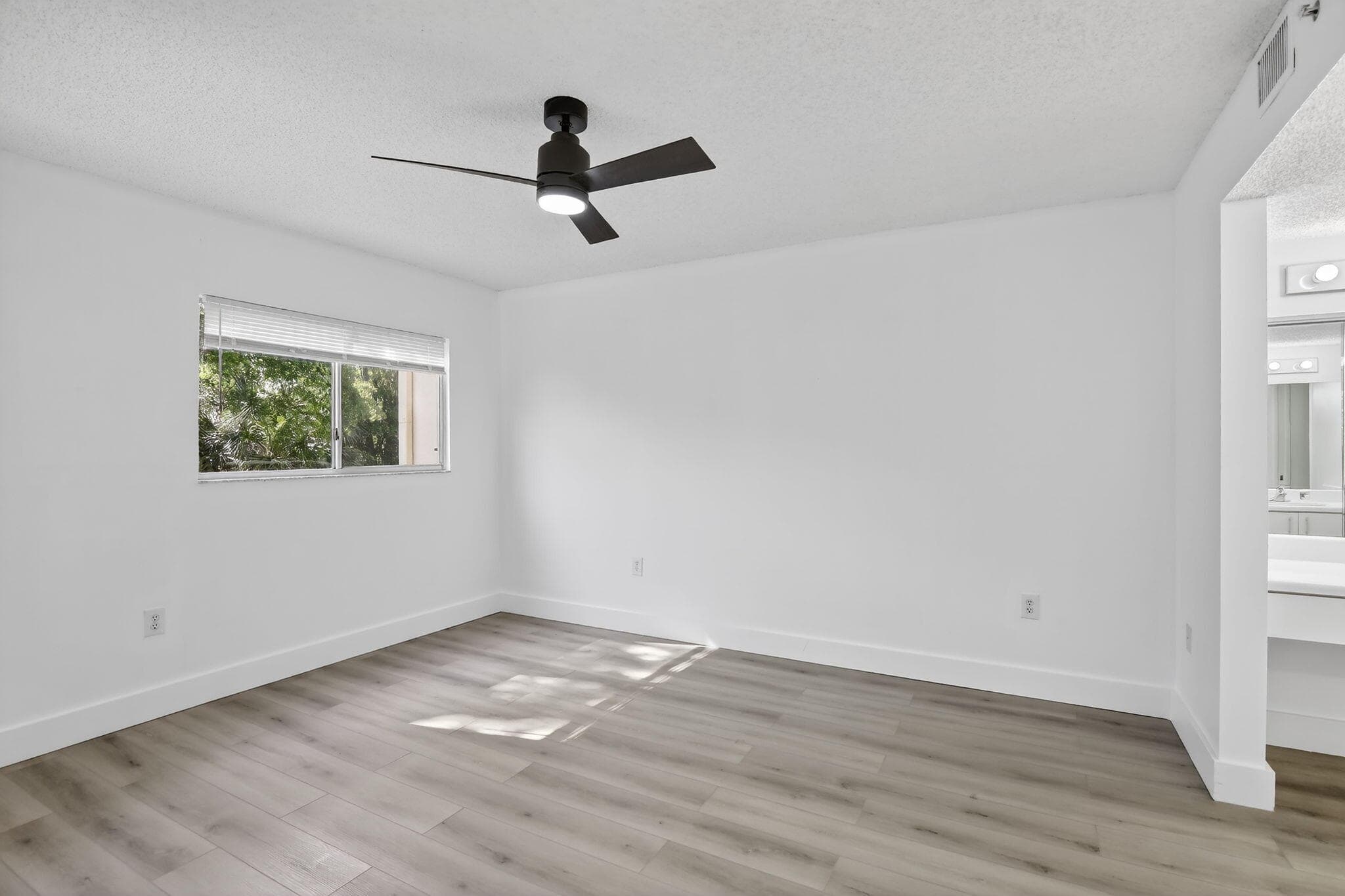 900 SW 142nd Avenue 305l, Pembroke Pines, FL 33027 — photo 13 of 37