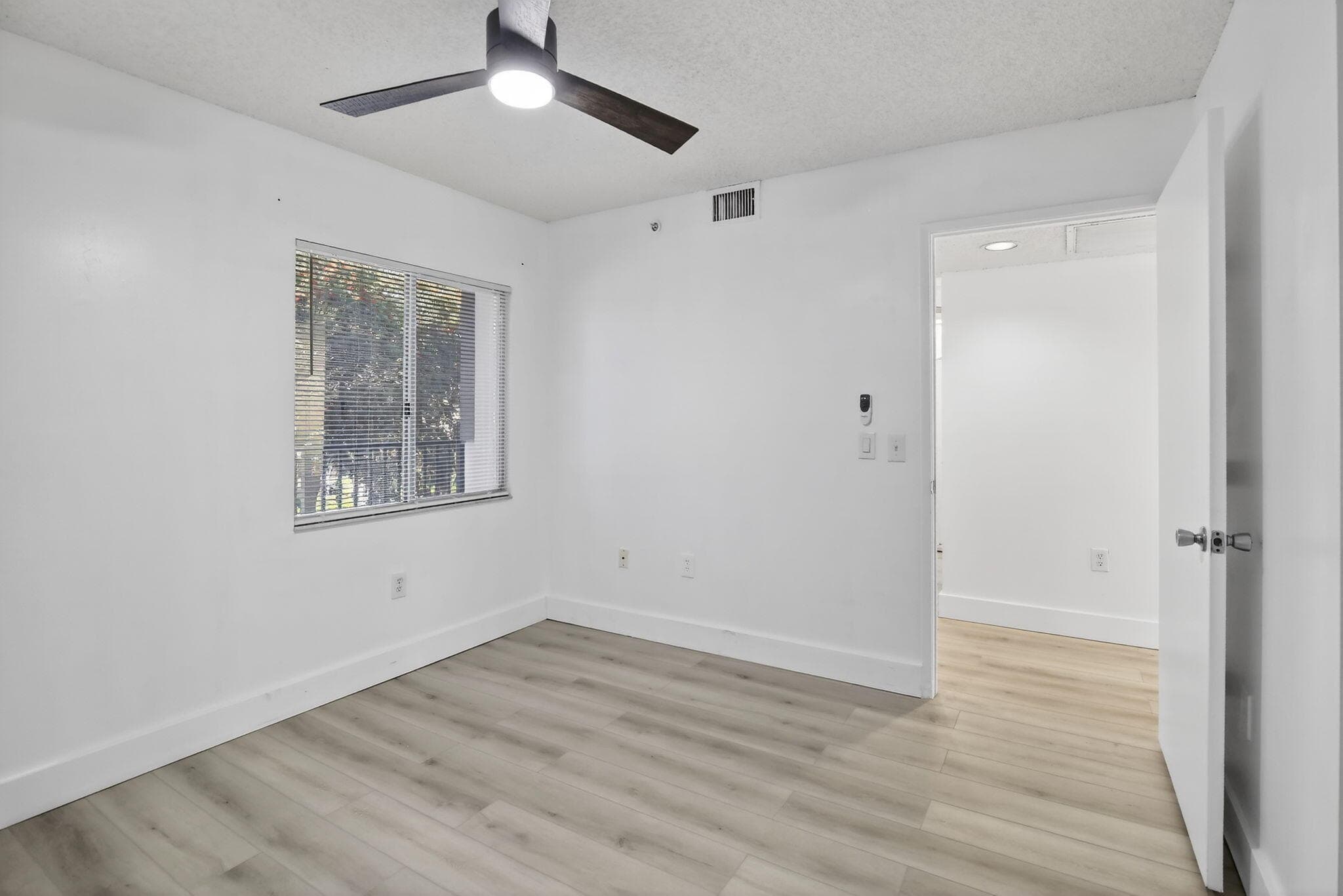 900 SW 142nd Avenue 305l, Pembroke Pines, FL 33027 — photo 21 of 37
