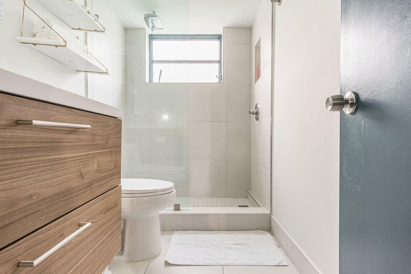 2404 NE 33rd Avenue 4, Fort Lauderdale, FL 33305 — photo 5 of 8