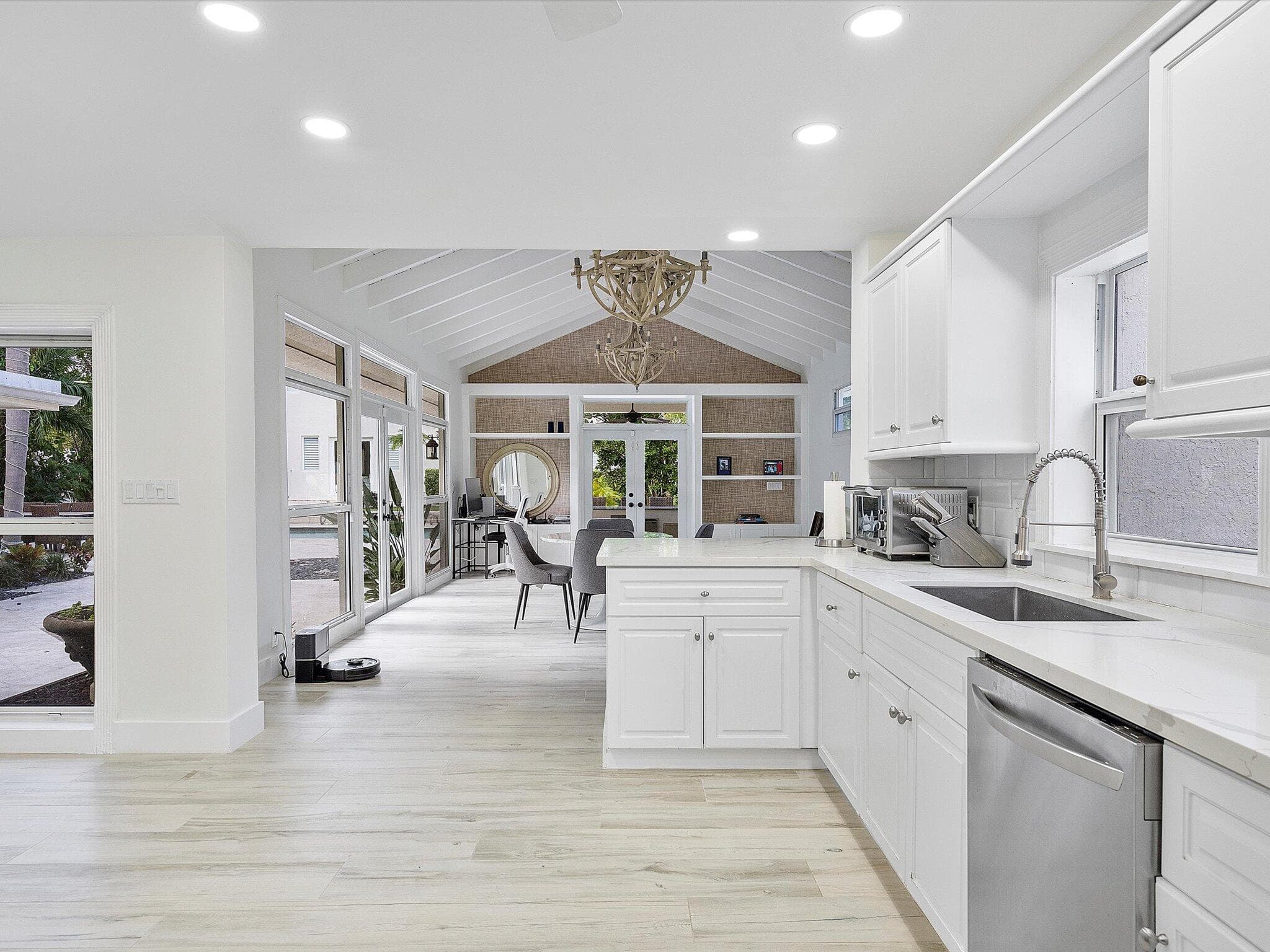 411 Poinciana Drive, Fort Lauderdale, FL 33301 — photo 13 of 44