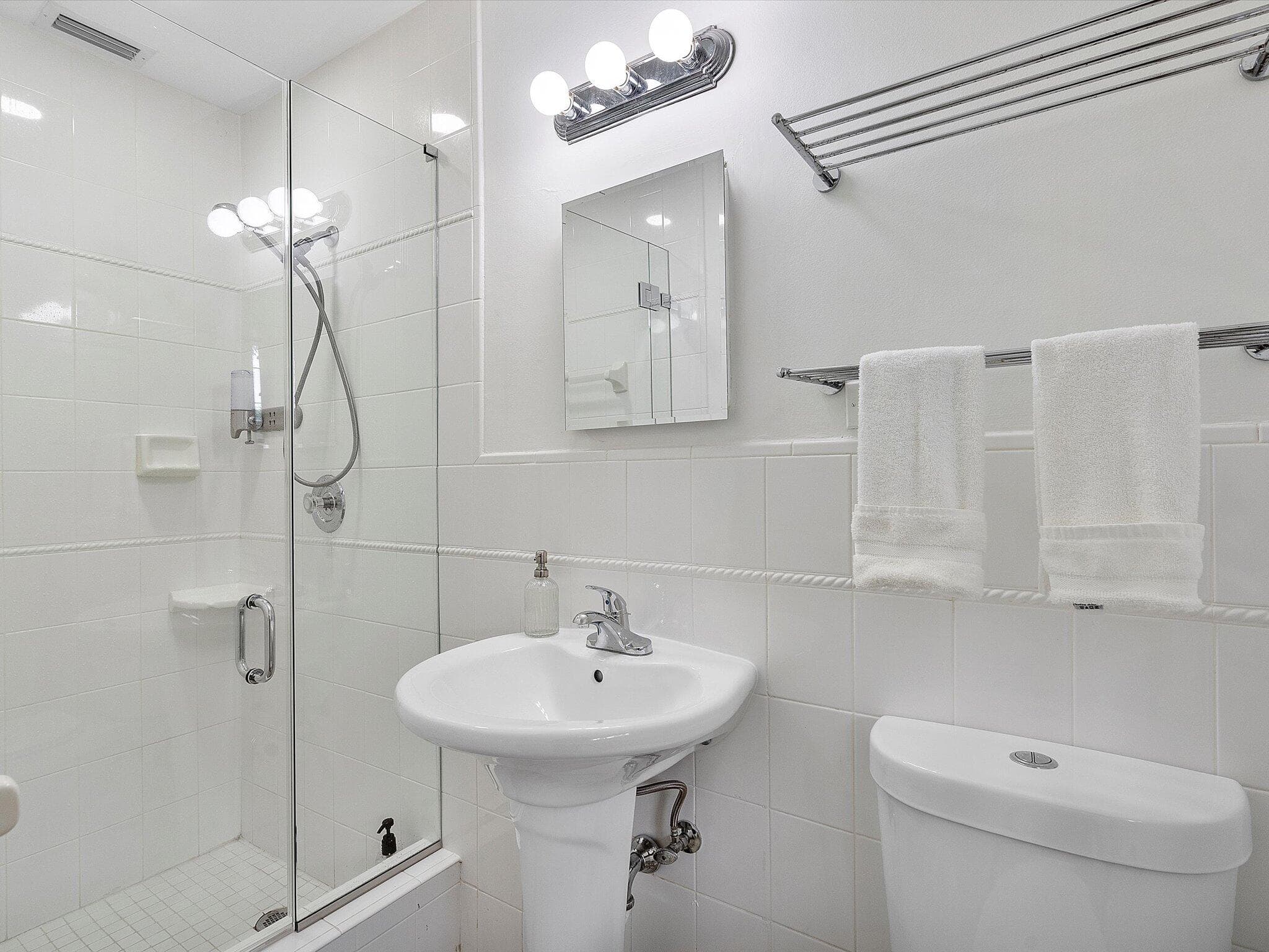 411 Poinciana Drive, Fort Lauderdale, FL 33301 — photo 35 of 44
