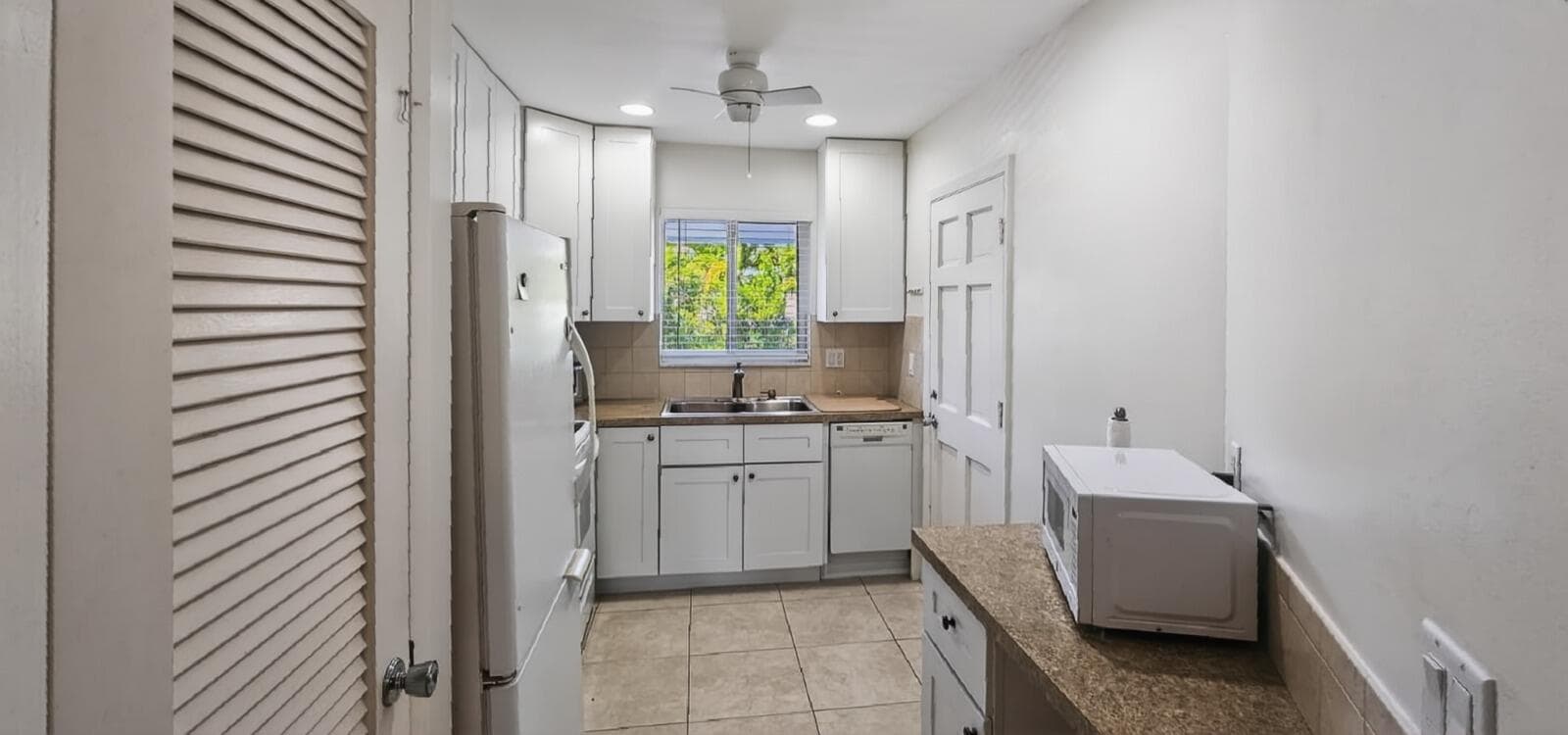 8 Garden Street 206r, Tequesta, FL 33469 — photo 6 of 7
