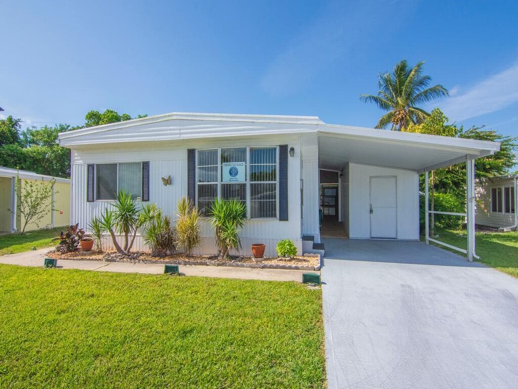 521 NE Sapphire Way, Jensen Beach, FL 34957 — photo 1 of 19