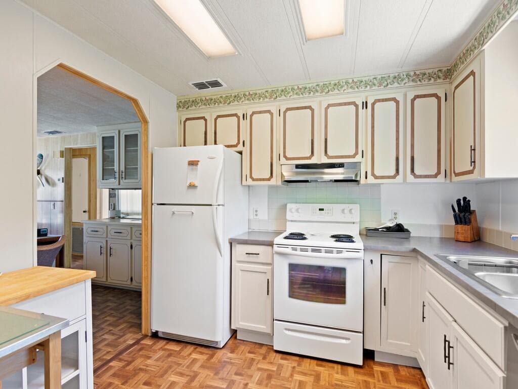 521 NE Sapphire Way, Jensen Beach, FL 34957 — photo 4 of 19