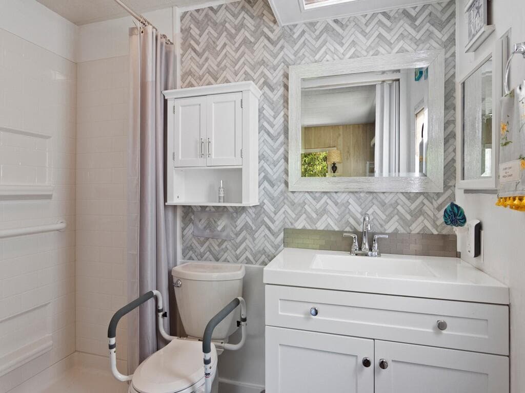 521 NE Sapphire Way, Jensen Beach, FL 34957 — photo 11 of 19