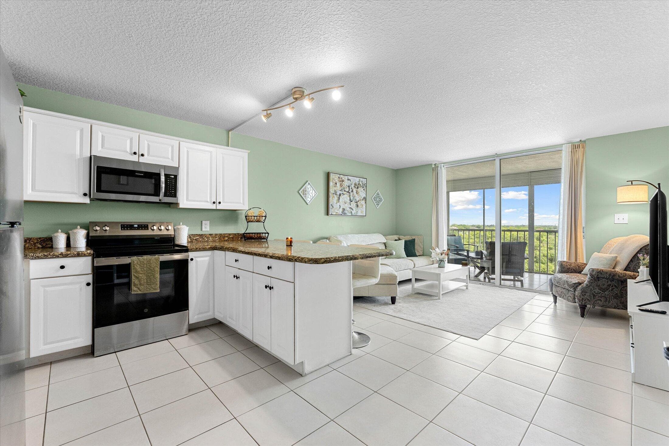 4570 NW 18th Avenue 704, Deerfield Beach, FL 33064 — photo 6 of 34
