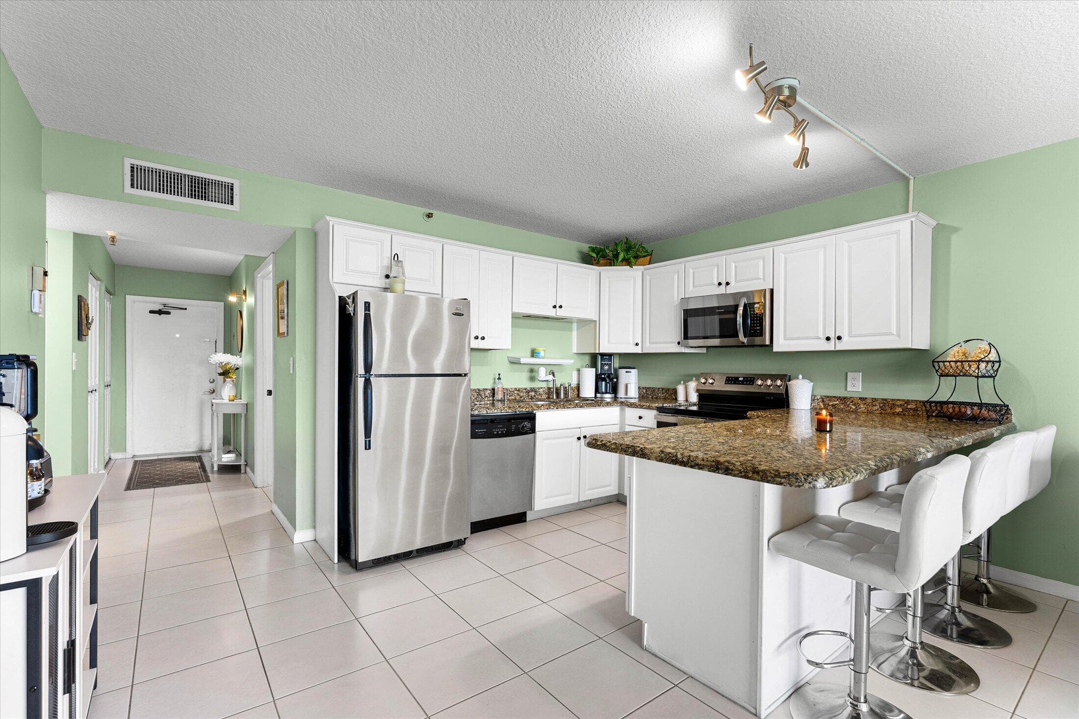 4570 NW 18th Avenue 704, Deerfield Beach, FL 33064 — photo 7 of 34