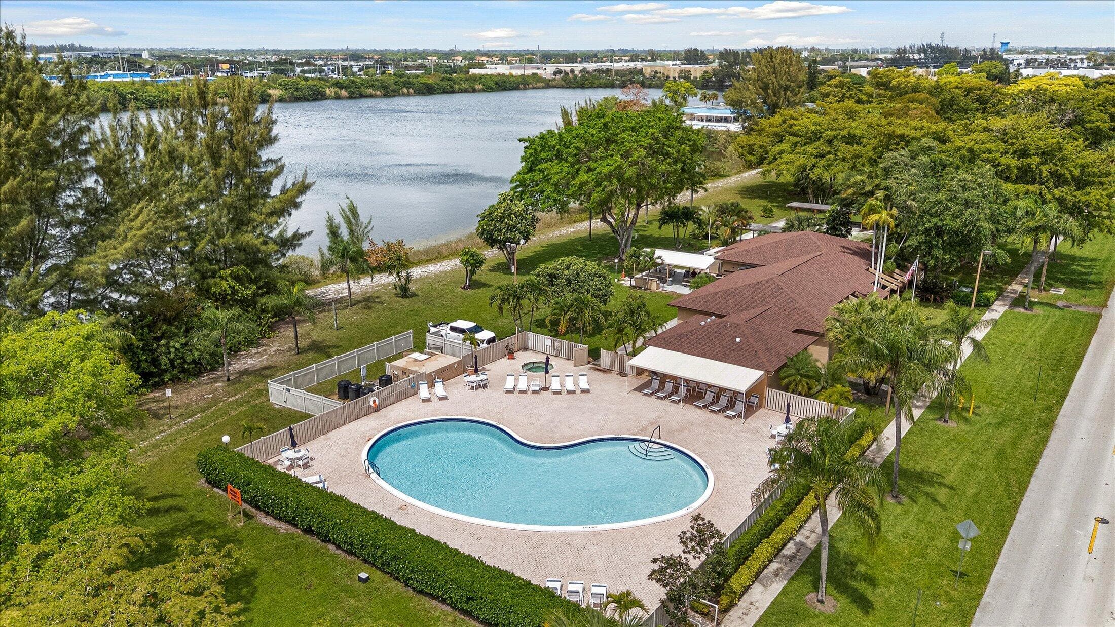 4570 NW 18th Avenue 704, Deerfield Beach, FL 33064 — photo 32 of 34