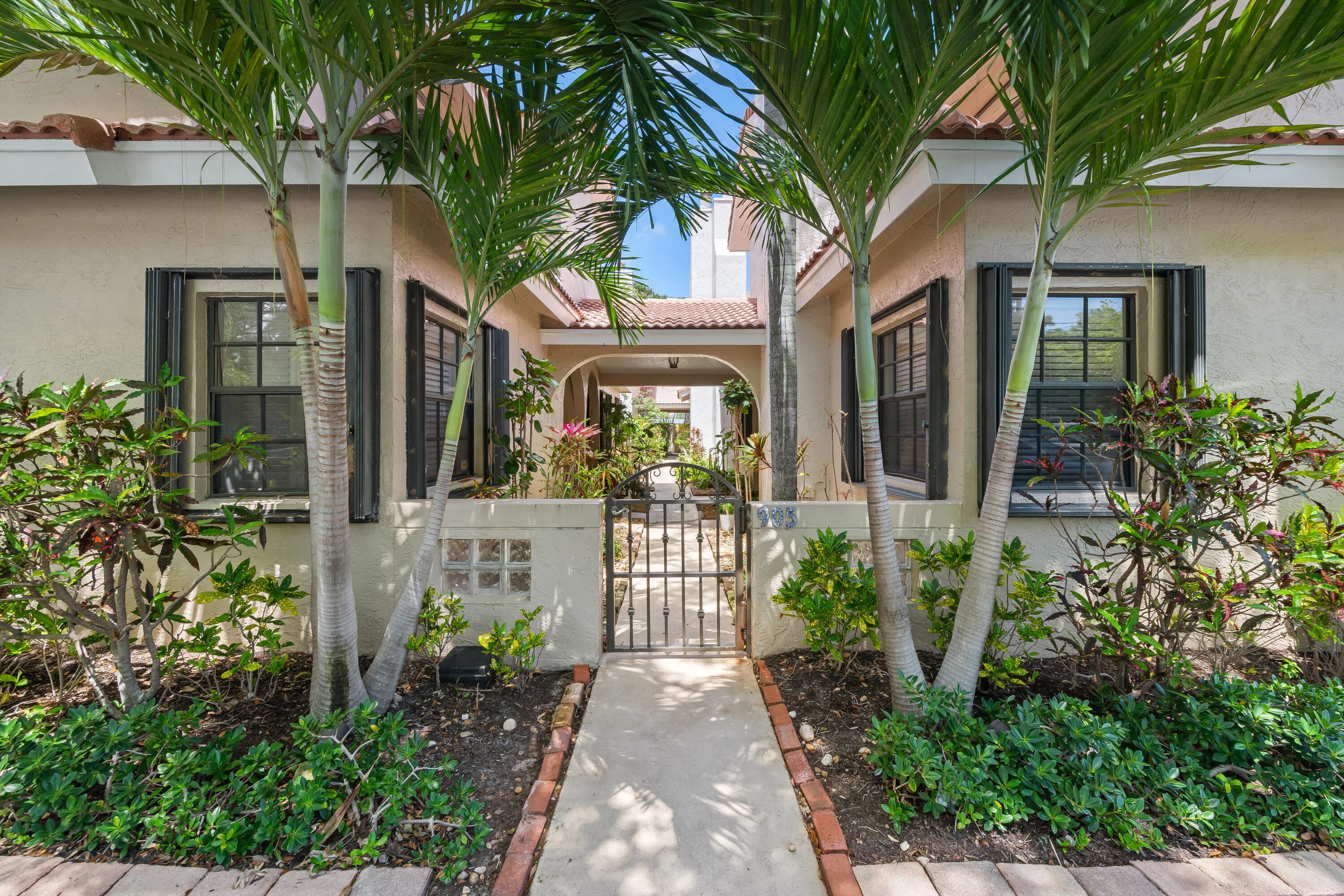 905 SE 12th Court 15, Fort Lauderdale, FL 33316 — photo 1 of 35