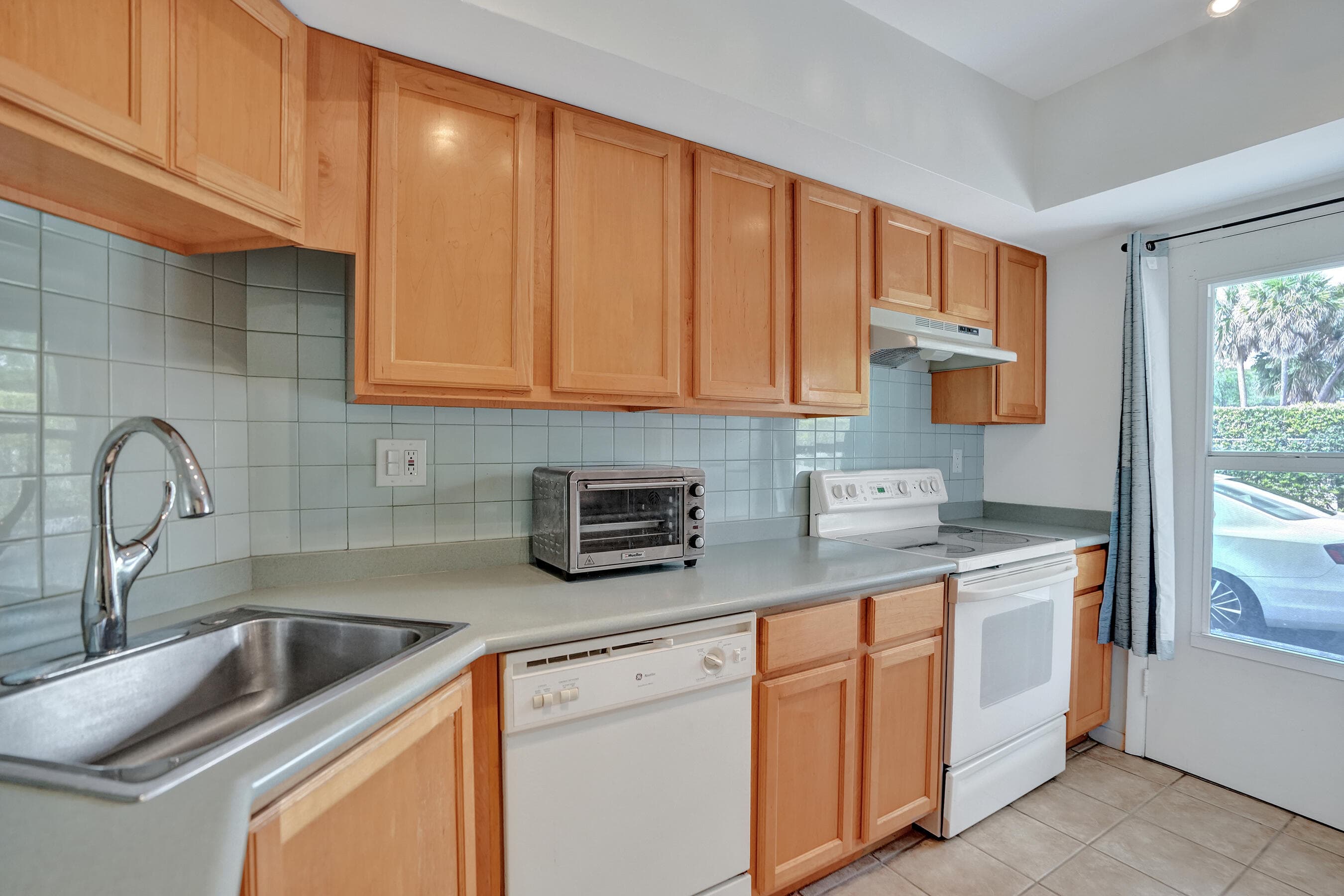 900 SW 12th Street 100, Fort Lauderdale, FL 33315 — photo 4 of 38