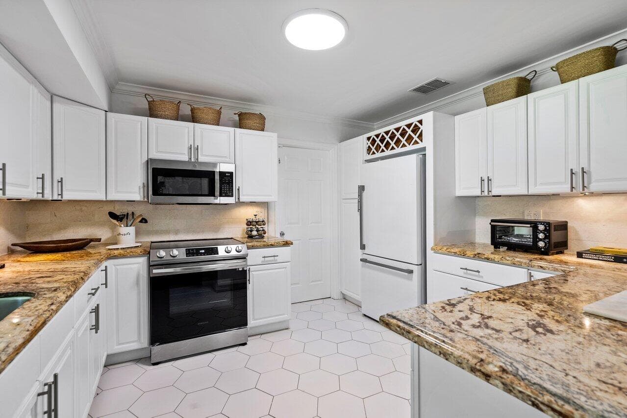 5221 NE 26th Avenue, Lighthouse Point, FL 33064 — photo 7 of 13