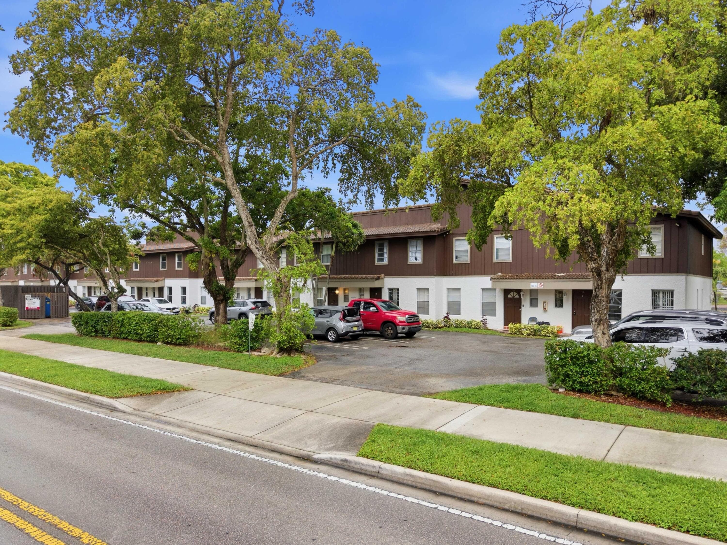 3920 Woodside Drive Apt 11, Coral Springs, FL 33065 — photo 1 of 18