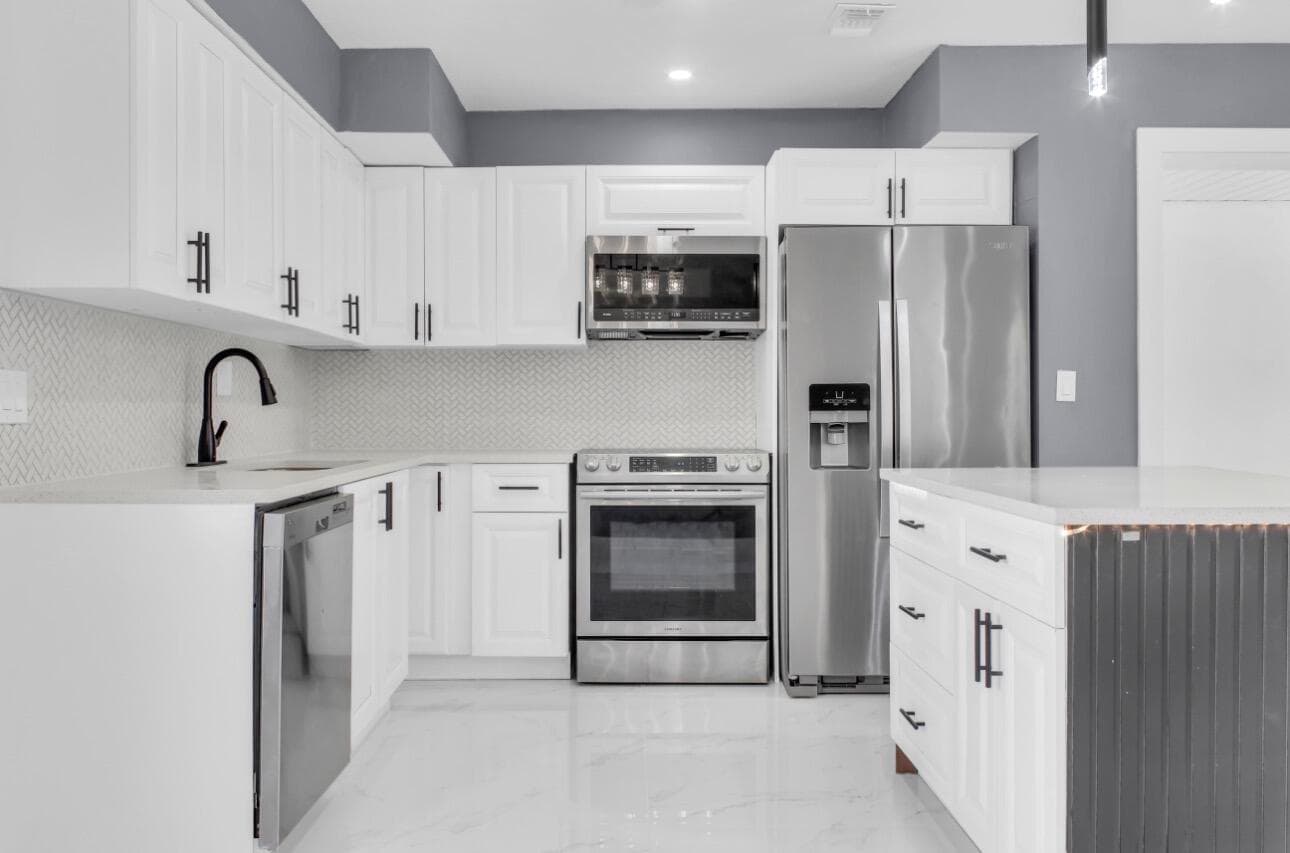 915 SW 3rd Street, Boynton Beach, FL 33435 — photo 8 of 26