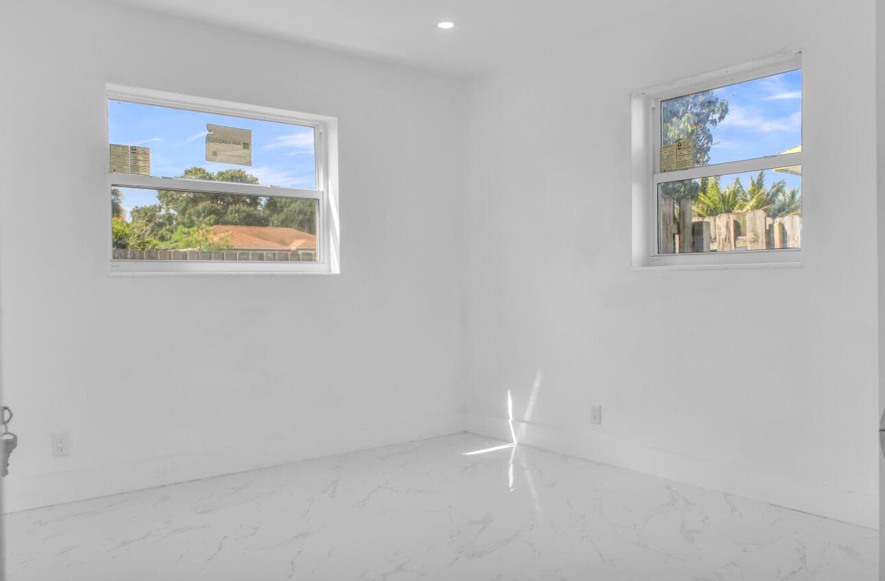 915 SW 3rd Street, Boynton Beach, FL 33435 — photo 12 of 26
