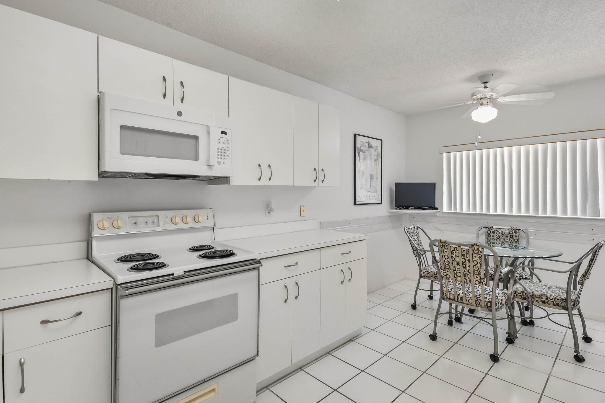 4735 E Lucerne Lakes Blvd E 308, Lake Worth, FL 33467 — photo 5 of 27