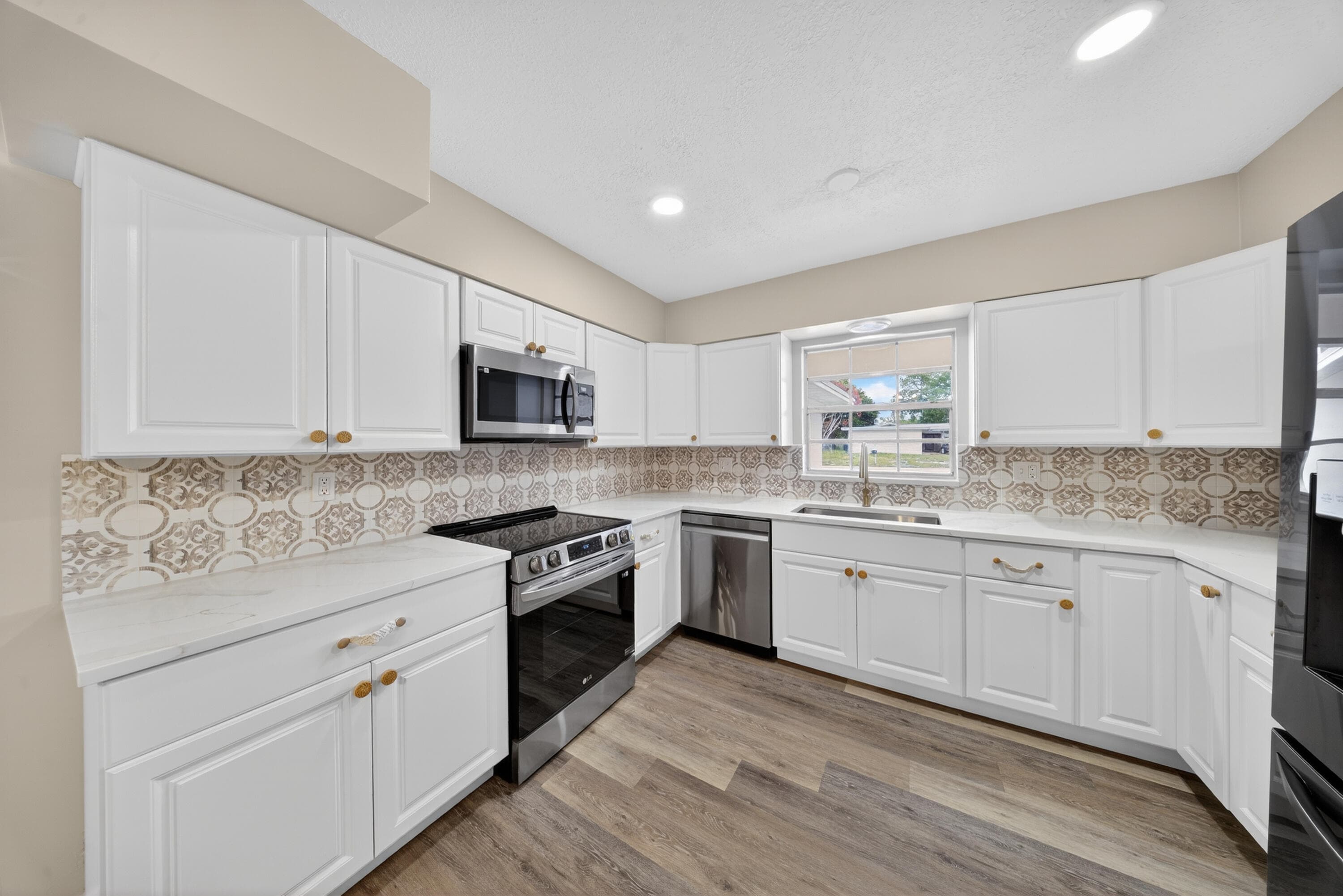 1905 Colonial Road, Fort Pierce, FL 34950 — photo 11 of 24