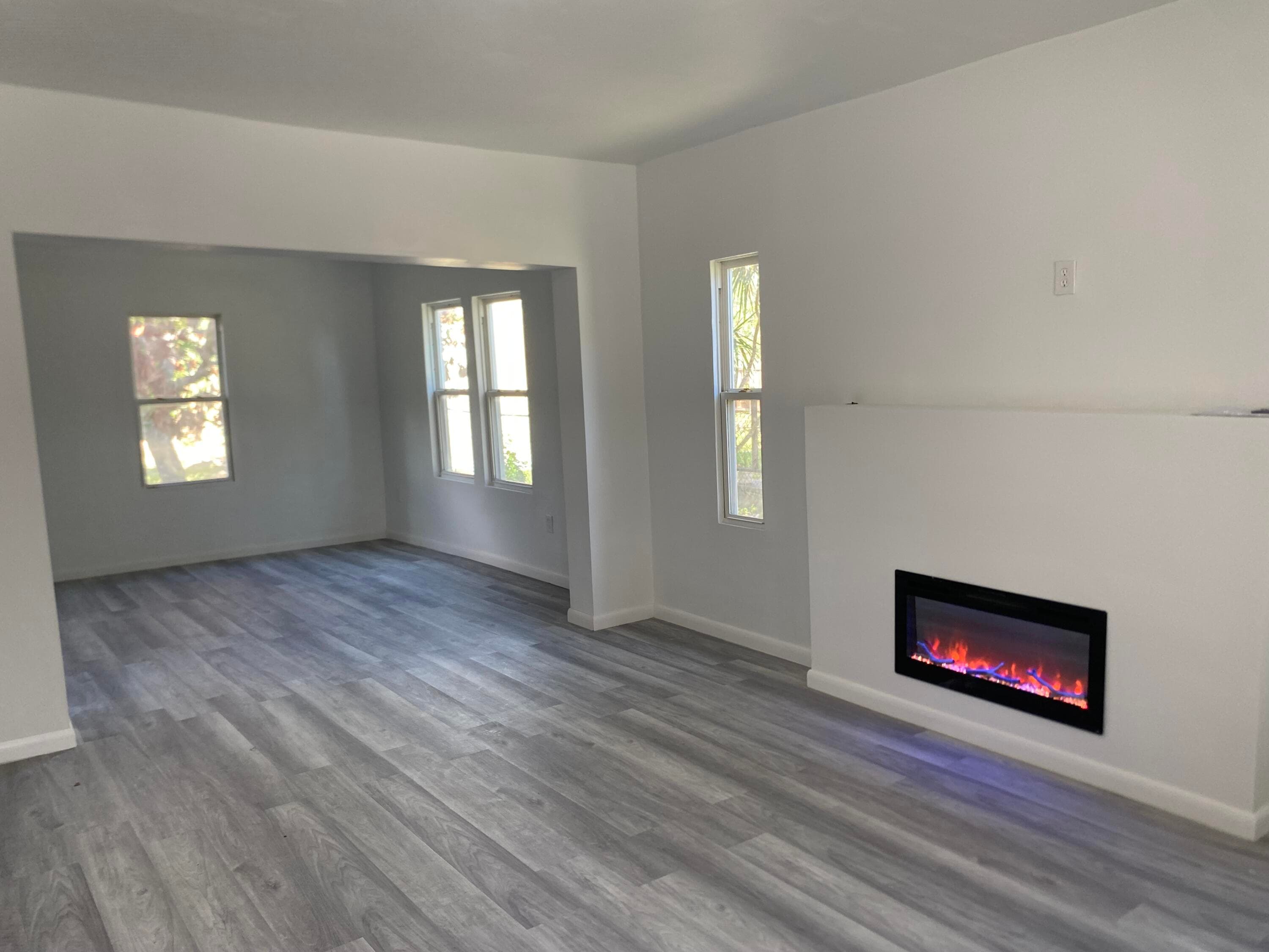 319 N 11th Street, Fort Pierce, FL 34950 — photo 8 of 14