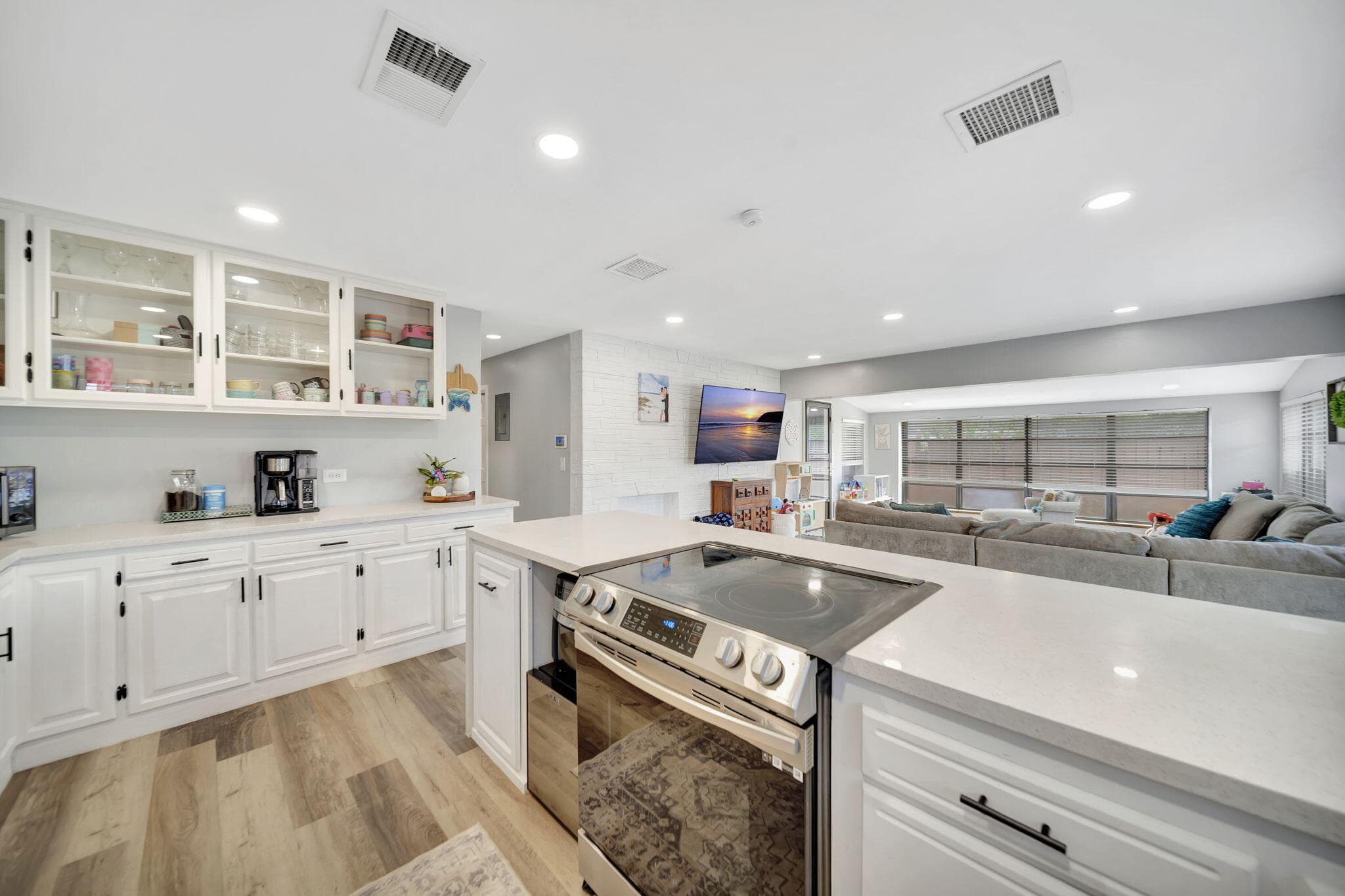 831 NW 39th Street, Oakland Park, FL 33309 — photo 14 of 46
