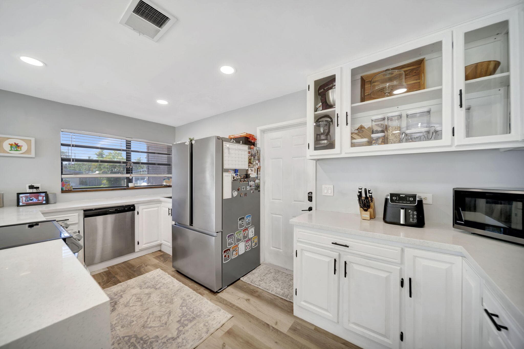 831 NW 39th Street, Oakland Park, FL 33309 — photo 12 of 46