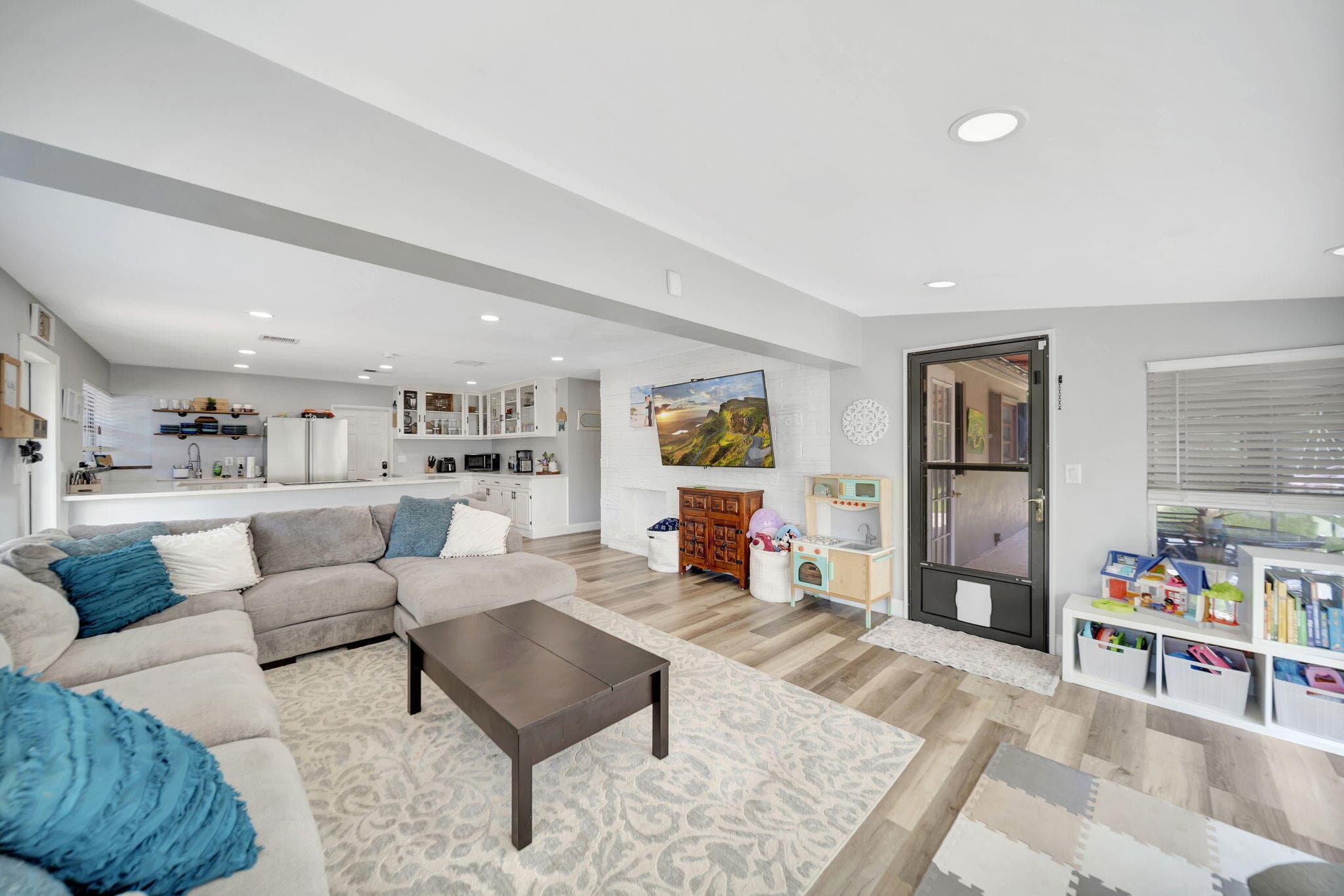 831 NW 39th Street, Oakland Park, FL 33309 — photo 11 of 46
