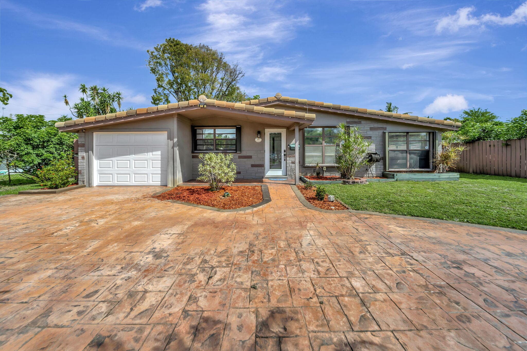 831 NW 39th Street, Oakland Park, FL 33309 — photo 3 of 46