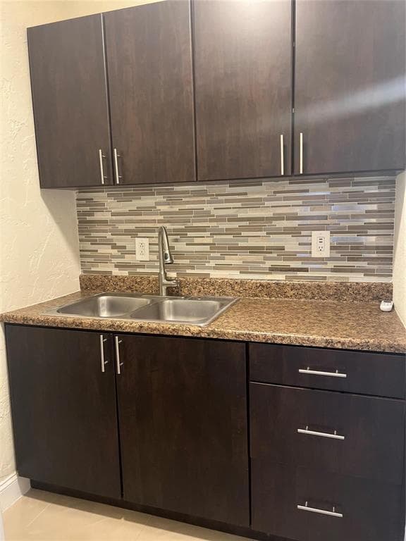 2721 N 72nd Terrace Studio, Hollywood, FL 33024 — photo 4 of 10