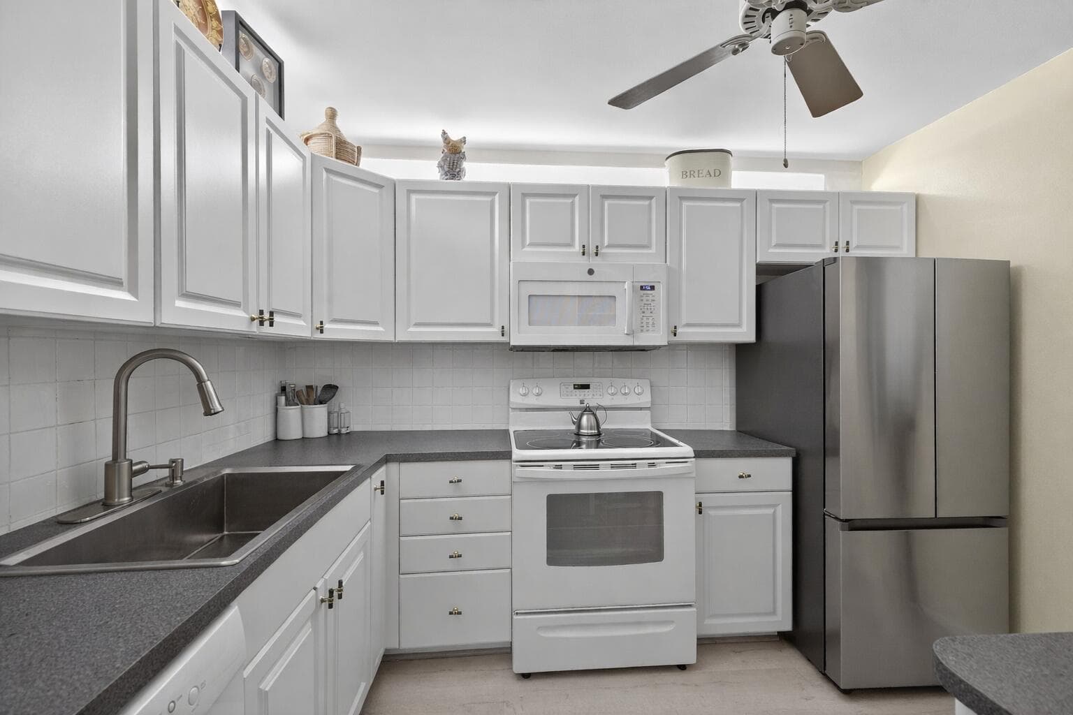 837 NW 47th Street, Pompano Beach, FL 33064 — photo 10 of 21