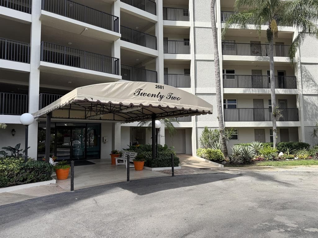 2681 S Course Drive 511, Pompano Beach, FL 33069 — photo 3 of 35