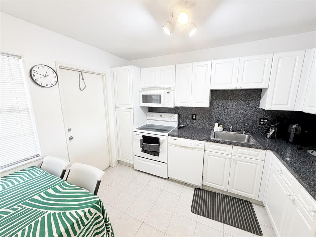2681 S Course Drive 511, Pompano Beach, FL 33069 — photo 5 of 35
