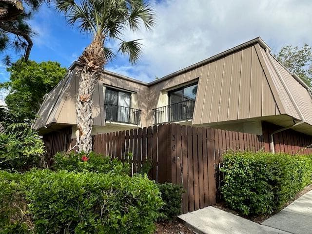 304 Miramar Lane C4, Palm Beach Gardens, FL 33410 — photo 1 of 20