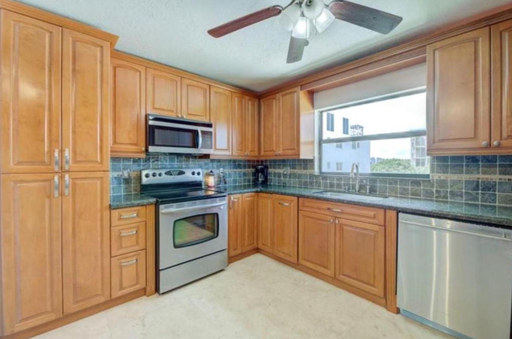 1975 SE 3rd Street 403, Deerfield Beach, FL 33441 — photo 8 of 37