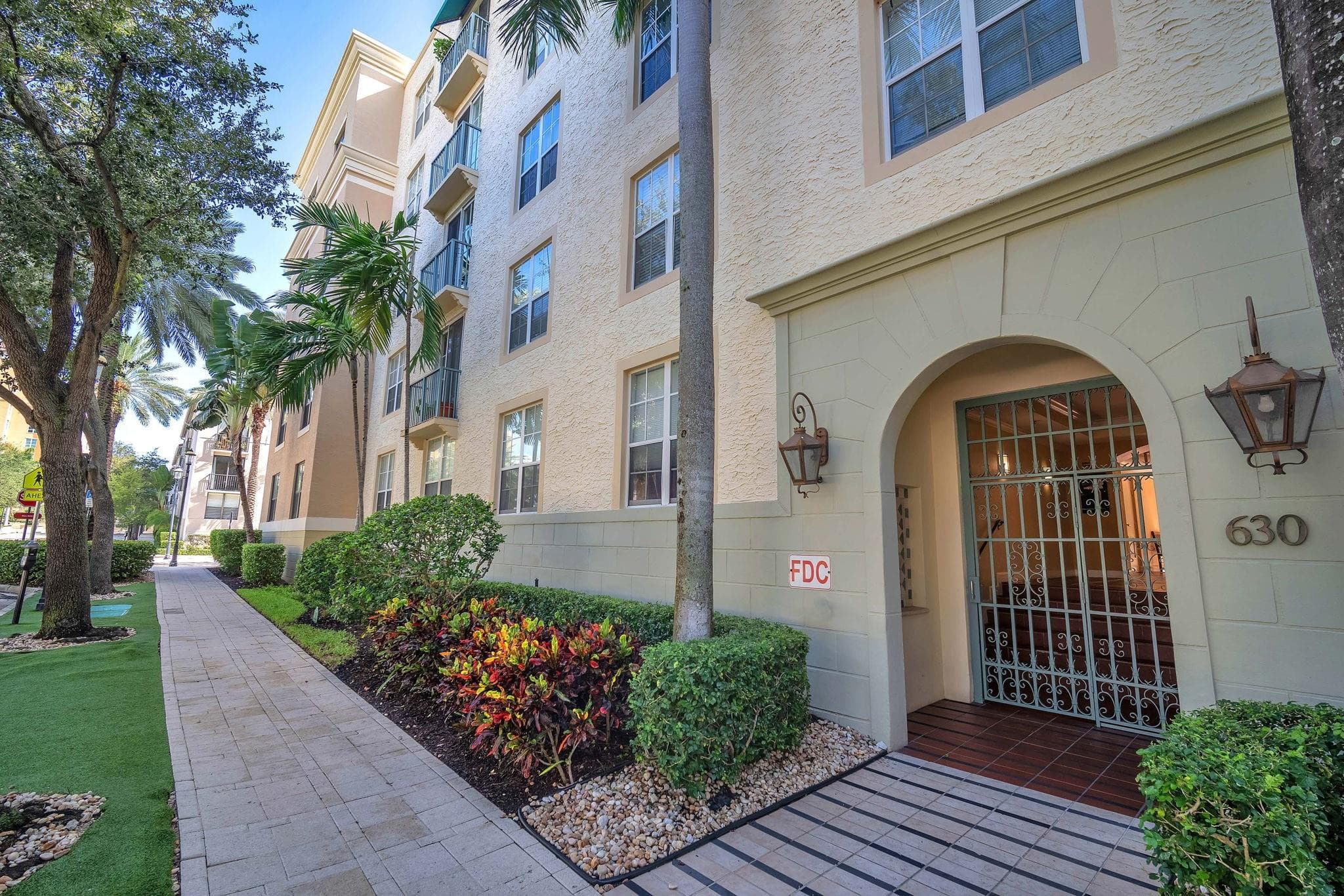 630 S Sapodilla Avenue 407, West Palm Beach, FL 33401 — photo 16 of 25