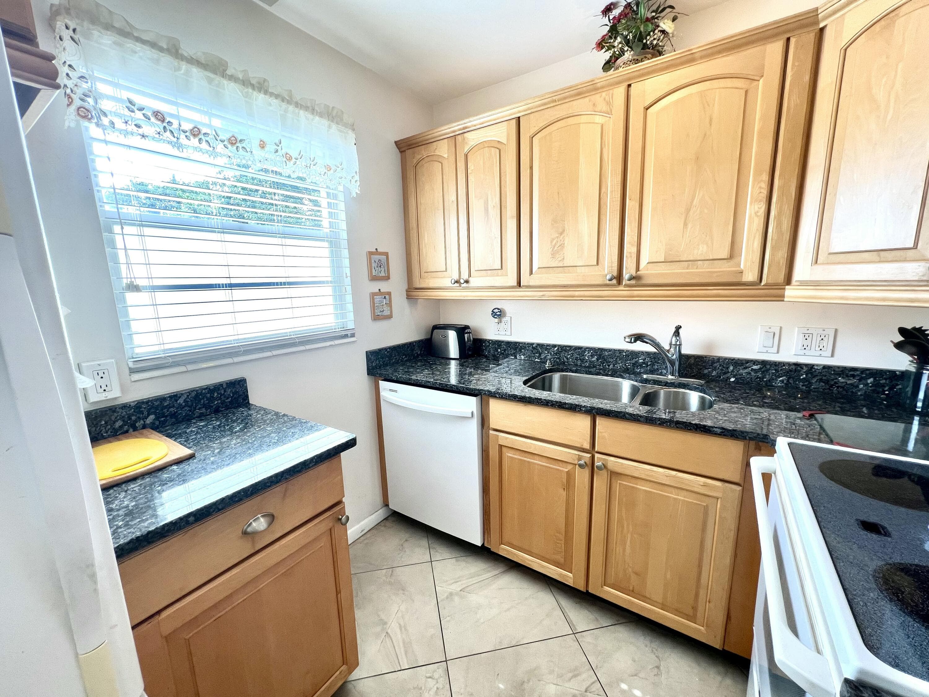 328 Farnham P, Deerfield Beach, FL 33442 — photo 25 of 42