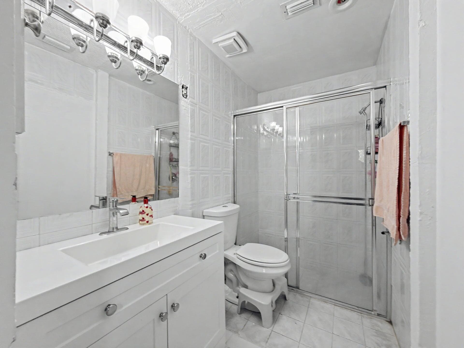 10151 NW 3rd Street, Pembroke Pines, FL 33026 — photo 10 of 34