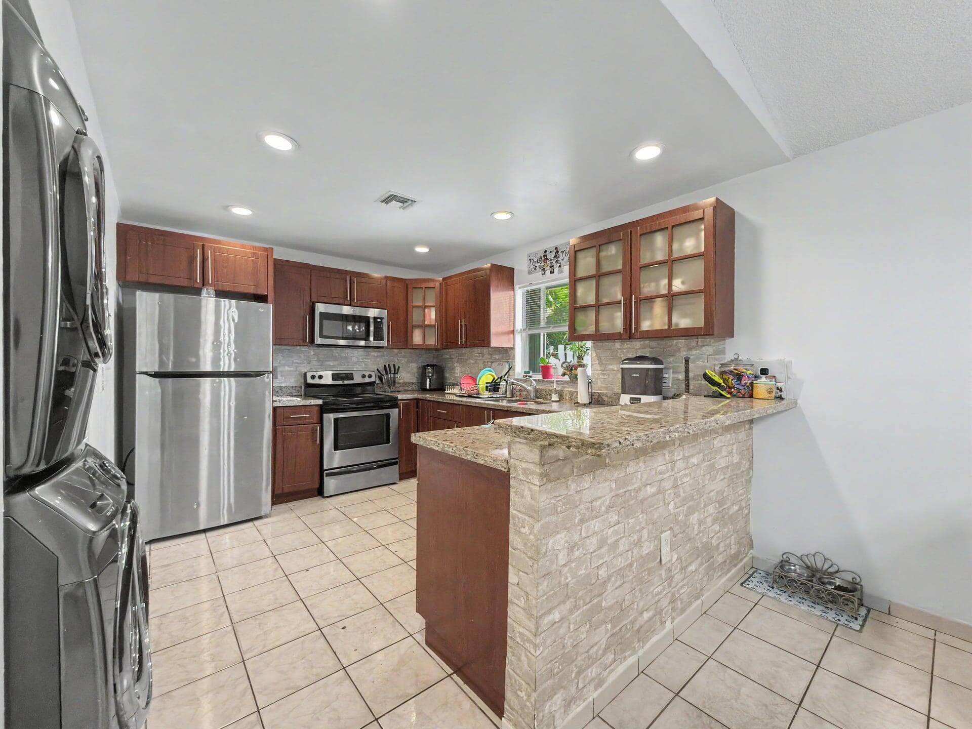 10151 NW 3rd Street, Pembroke Pines, FL 33026 — photo 5 of 34