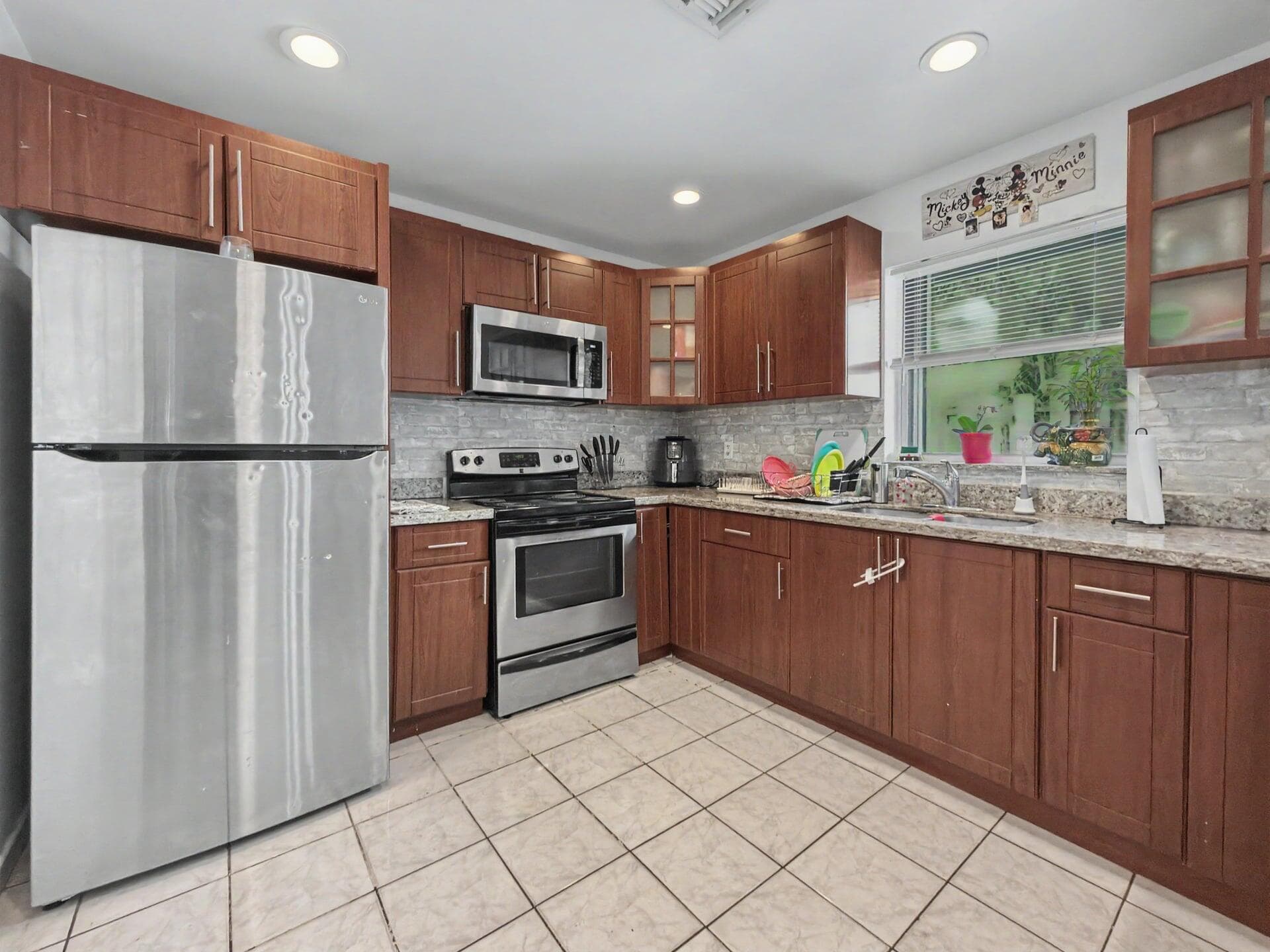 10151 NW 3rd Street, Pembroke Pines, FL 33026 — photo 4 of 34