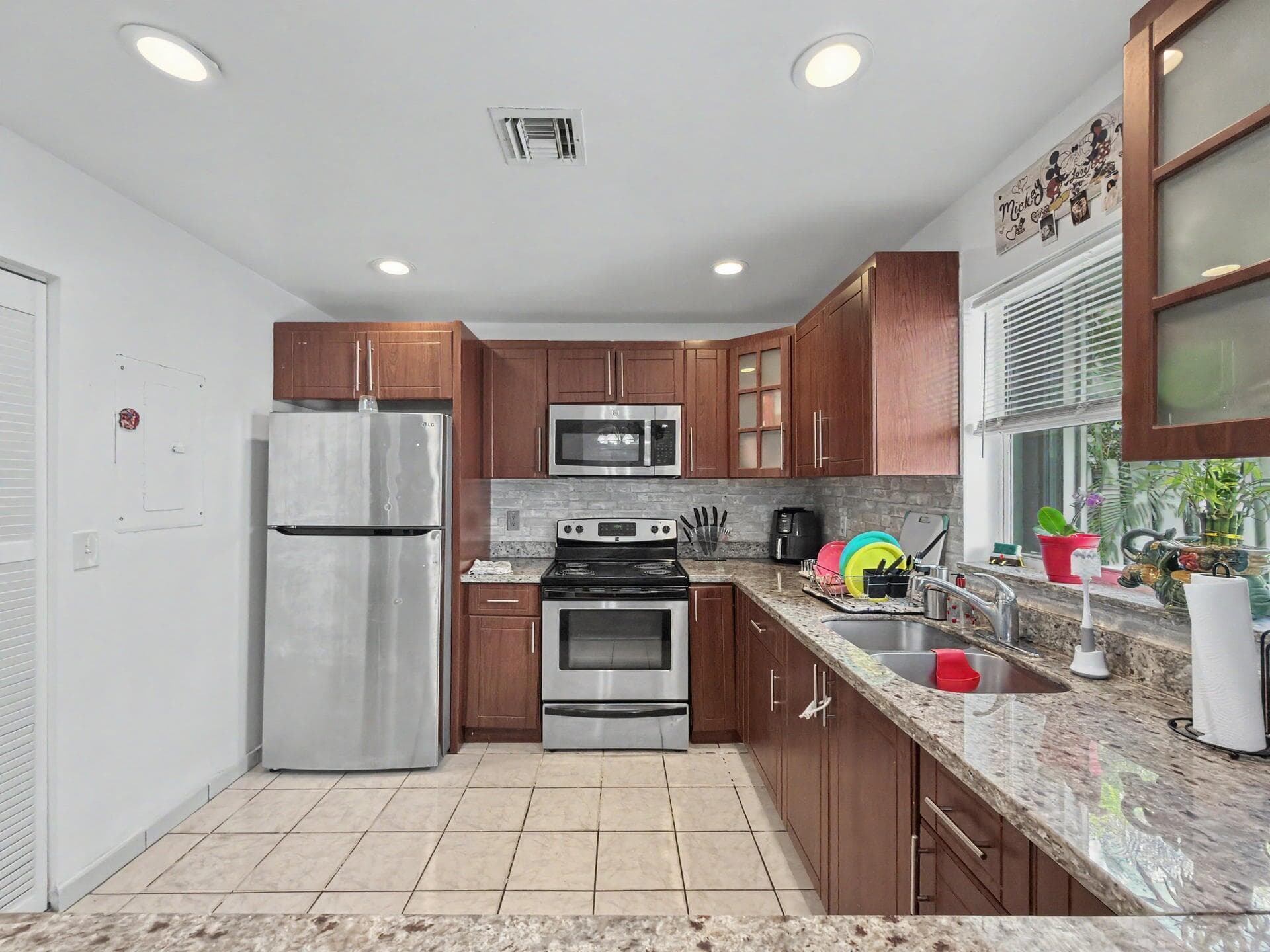 10151 NW 3rd Street, Pembroke Pines, FL 33026 — photo 6 of 34