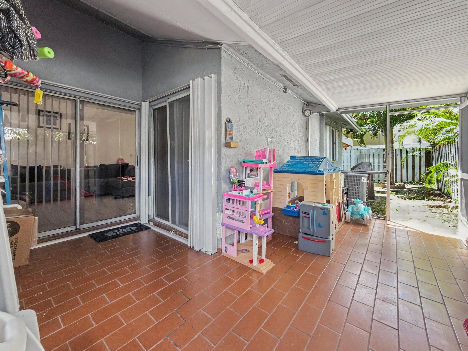 10151 NW 3rd Street, Pembroke Pines, FL 33026 — photo 28 of 34